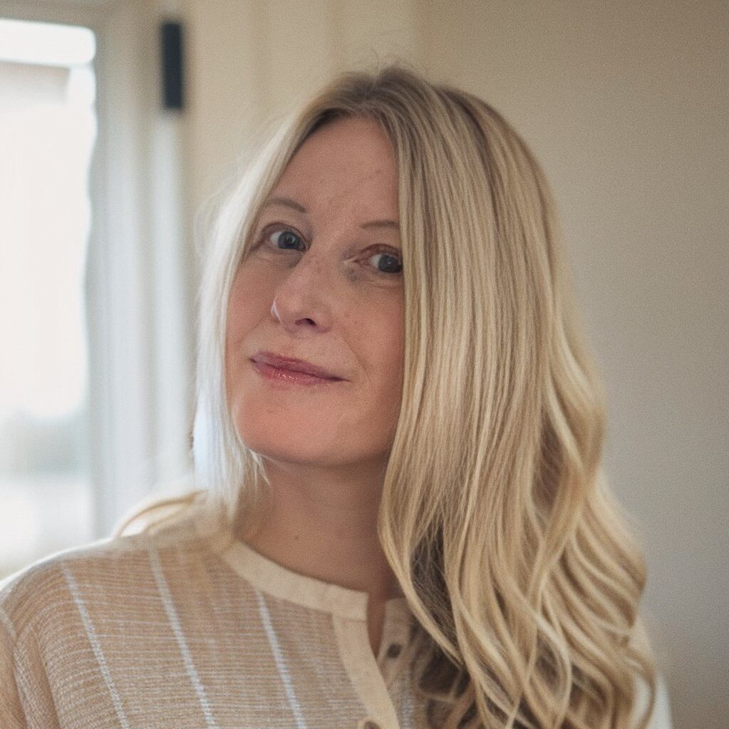 Sandy Dunn Headshot