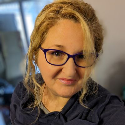 NikkiBar Headshot