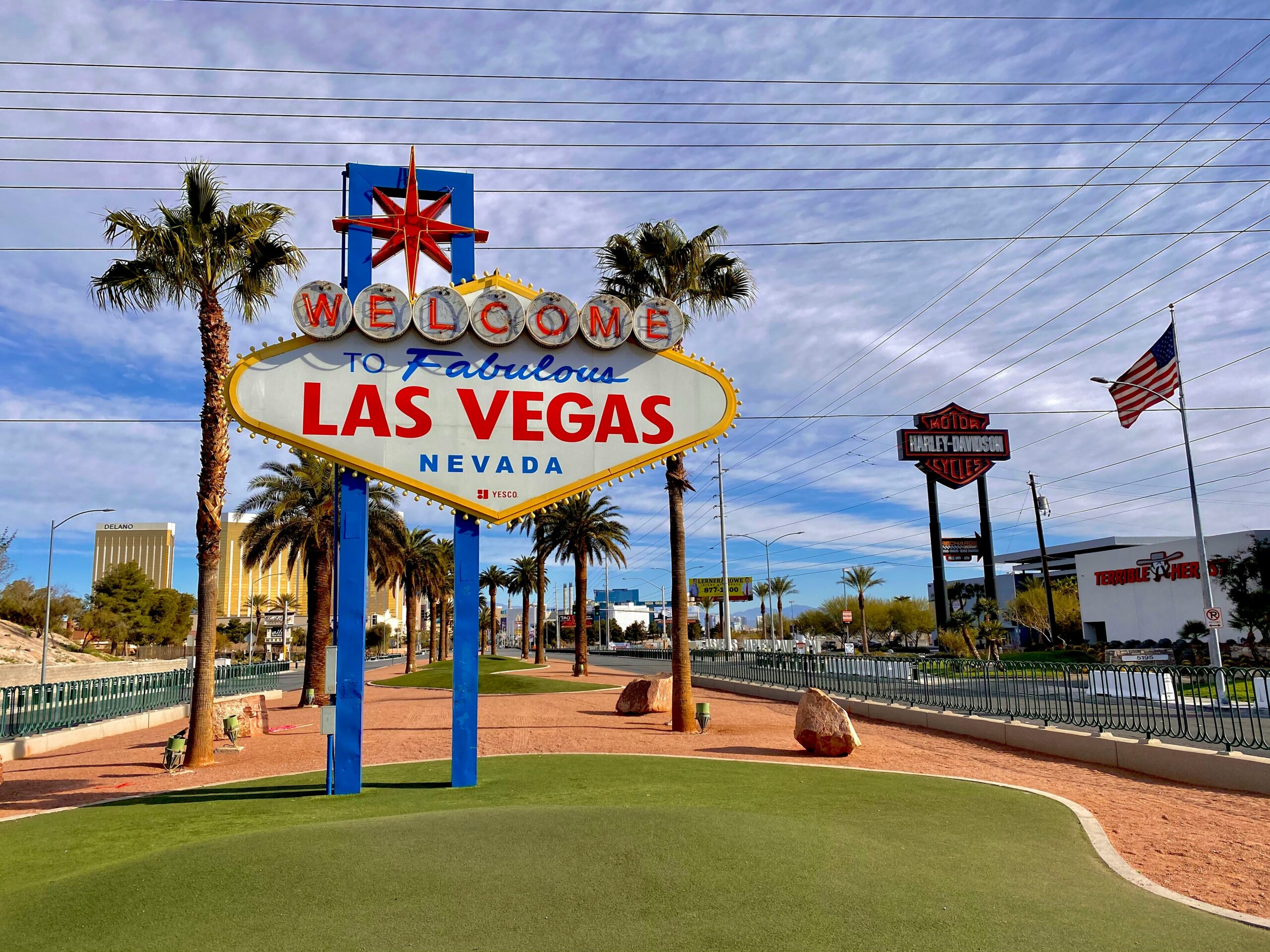 david-lusvardi-8vvhEiUPRSY-unsplash Photo of the Welcome to Las Vegas sign